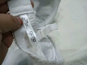 💛 White Lace Trim Padded Bra