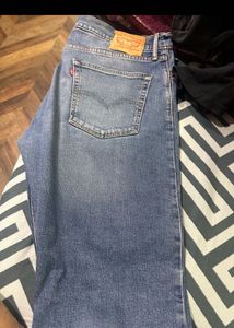 Levi's Light Wash Jeans - Stylish and Comfortable