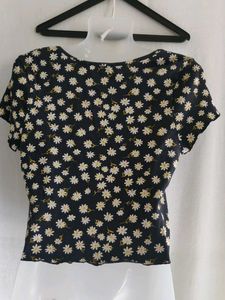 Old navy Cute Daisy Print Cropped Top
