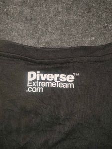 Diverse Extreme Team Grunge Skull Graphic Tee