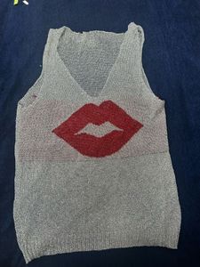 Sparkly Lip Print V-Neck Tank Top