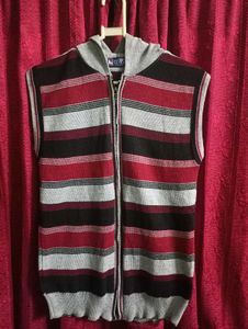 Sleeveless Hooded sweater