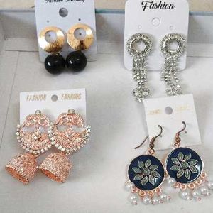 New earring set of 4 with free boxes