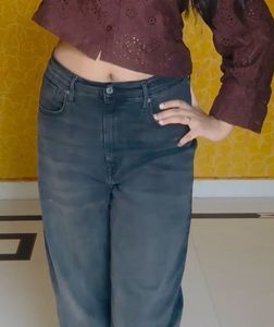 Levi’s Stylish Charcoal Grey Wide-Leg Jeans