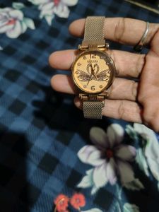 Elegant Gold Swan Watch