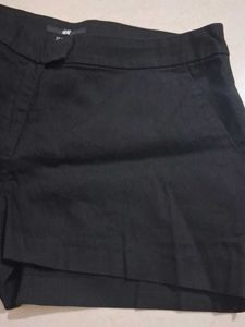 Black H&amp;M shorts