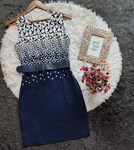 Chic Navy Floral Sleeveless Dress with Belt