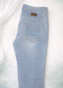 Light Wash High-Waisted Jeans