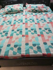 Geometric Print Cotton Bedsheet with Pillow Covers
