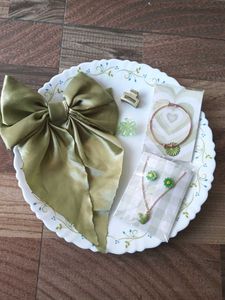Green Bow &amp; Jewelry Set