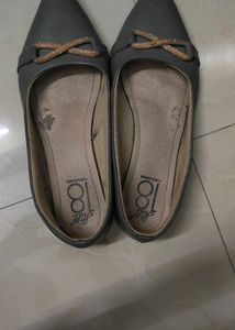 Stylish Grey Pointed Toe Flats