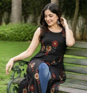 Stylish Black Floral Print Kurta