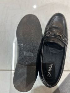 ZAIRA Black Women Loafer