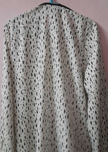 Stylish Printed Top with Tie-Neck