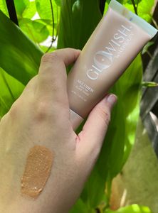 Huda Beauty Glowish Skin Dew (foundation)