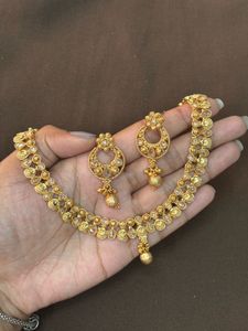 Exquisite Gold-Toned Necklace & Earring Set