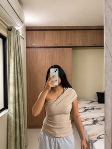 Taupe One-Shoulder Top 🤎