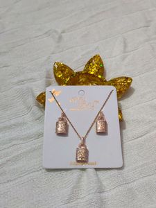 Kiyu Ziyu Anti Tarnish Earrings And Chain Pendant Set