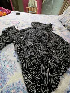 Chic Black &amp; White Leaf Print Dress - Never Worn