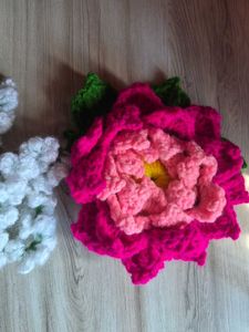 Crocheted Flower &amp; Leaf Hair gajra