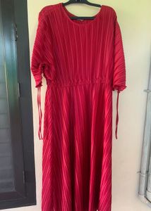 Elegant Pleated Red Maxi Dress