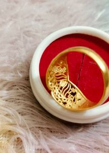 Brand new Elegant Gold Tone Filigree Ring
