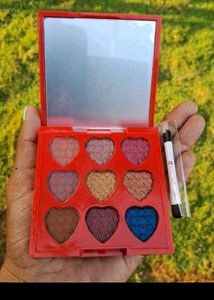 MYGLAMM XOXO Eyeshadow Palette