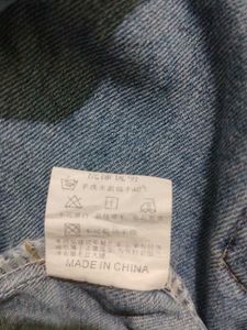 Stylish Cropped Denim Top