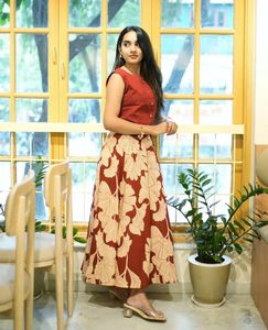 Trendy Red and Beige Skirt, Top Se