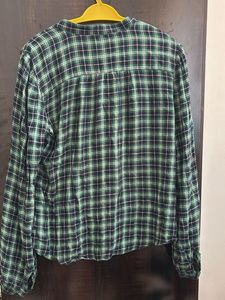 Levi's Plaid Button-Up Shirt