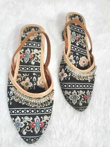 🎀 Combo-3 Assorted Flats and Sandals 🥰