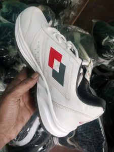NEW NO USED SPORTS SHOES FOR MEN.