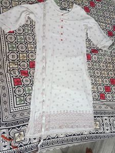 Avaasa White Kurthi