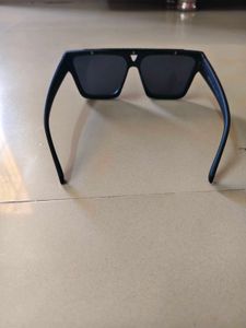Stylish Black Geometric Sunglasses