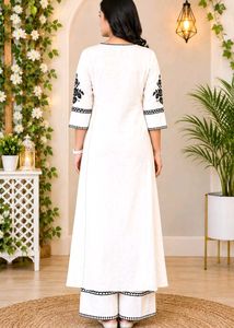 Elegant White Kurta with Black Embroidery_M