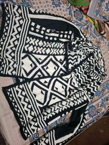 Stylish Black &amp; White Geometric Print Cardigan