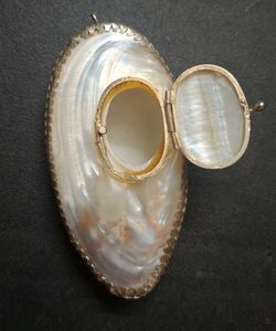 Vintage Mother of pearl hanging trinket box/Pendan