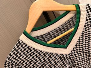 Houndstooth Knit V-Neck Top