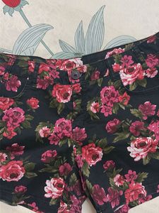 Steal deal - Floral Print Shorts
