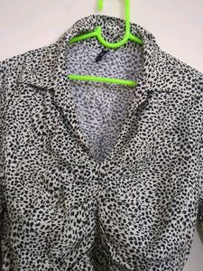 Chic Leopard Print Ruched Crop Top