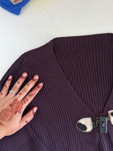 Chic Cardigan with Unique Clasp