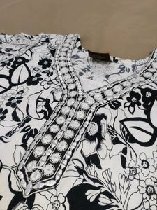 A Beautiful Black &amp; White Kurta With Mirror work