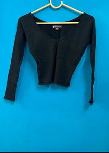 Black V-Neck Long Sleeve Crop Top