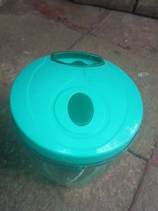 Manual Food Chopper also provides whisking