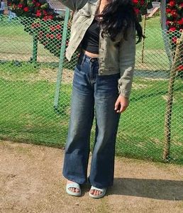 Vintage Wash Wide Leg Jeans Waist: 26
