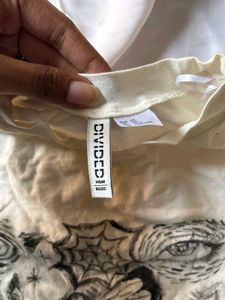 Y2k handpainted graphics on hm tee