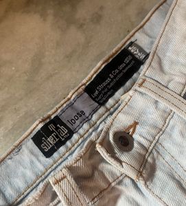 levis straight white /light denim jeans