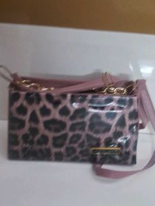 Chic Leopard Print Crossbody Bag
