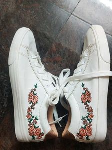 Dressberry White sneakers With Embroidery