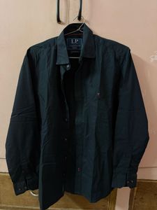 Men's Black Long Sleeve Button-Up Shirt